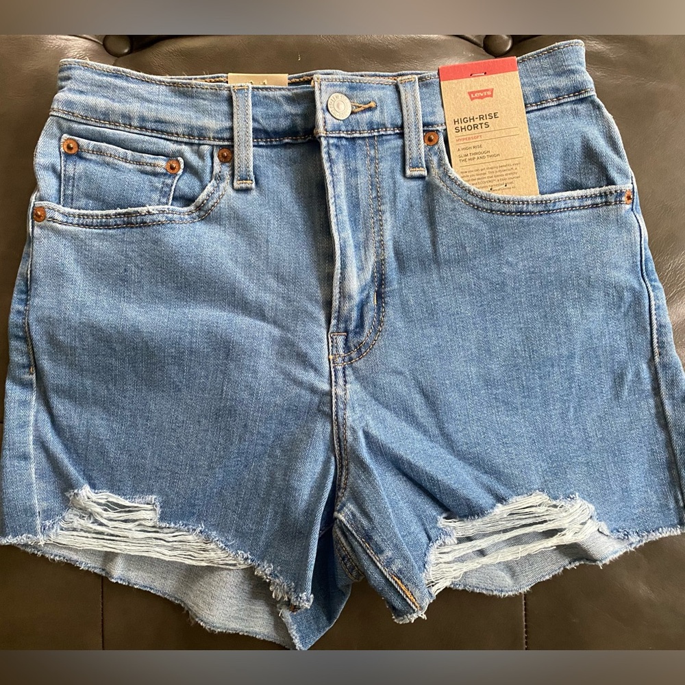 Brand new with tags HIGH-RISE Levi’s shorts